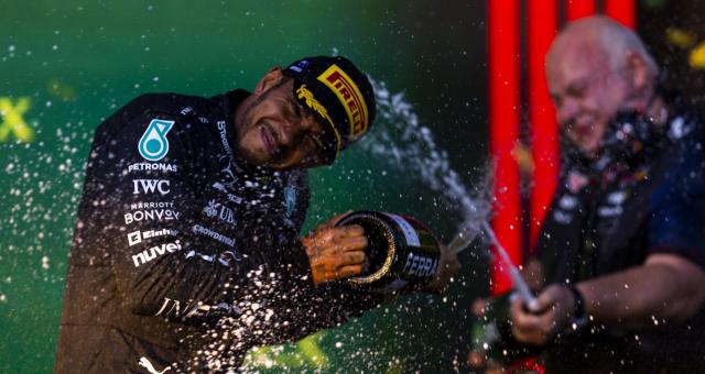 APP下载-F1澳大利亚站梅赛德斯成“黑马” 汉密尔顿喜出望外