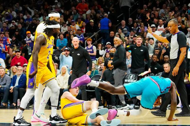 APP下载-贝弗利因冲动被禁赛三场，但湖人再不会让队友独行